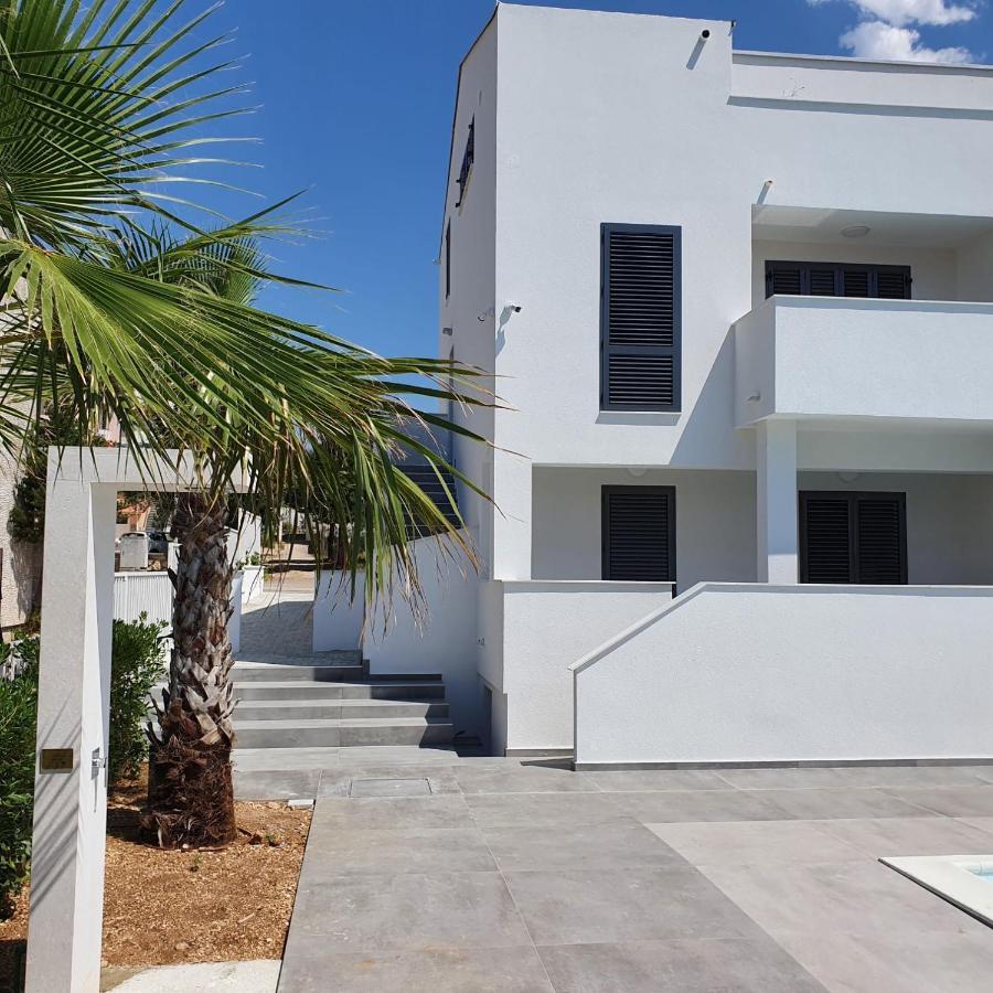 נובליה Villa Aquamarine Apartments מראה חיצוני תמונה
