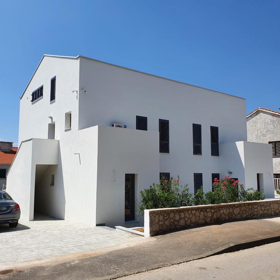נובליה Villa Aquamarine Apartments מראה חיצוני תמונה
