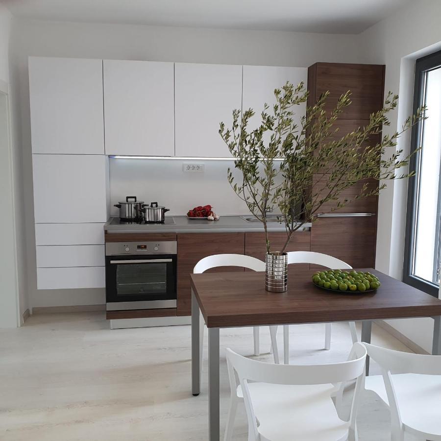 נובליה Villa Aquamarine Apartments מראה חיצוני תמונה