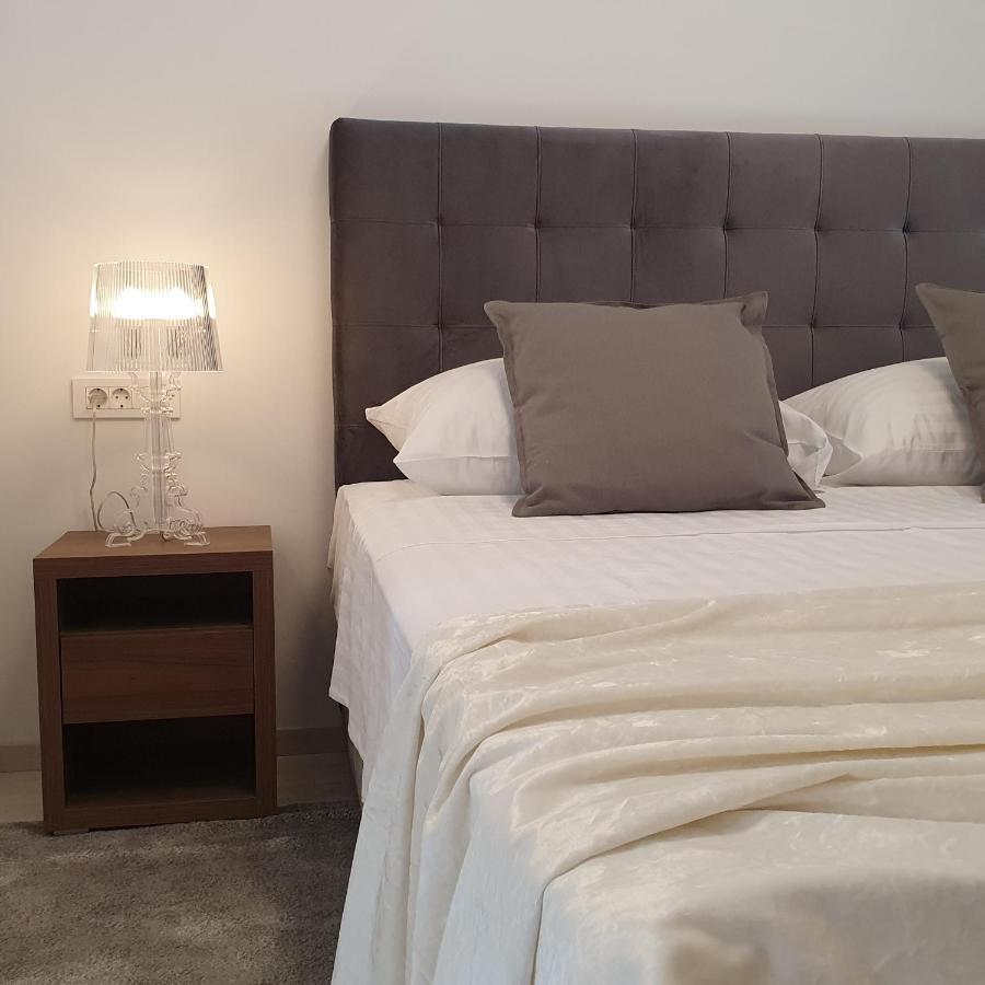 נובליה Villa Aquamarine Apartments מראה חיצוני תמונה