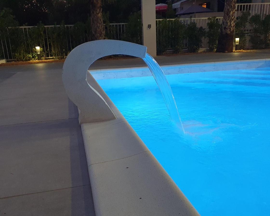 נובליה Villa Aquamarine Apartments מראה חיצוני תמונה