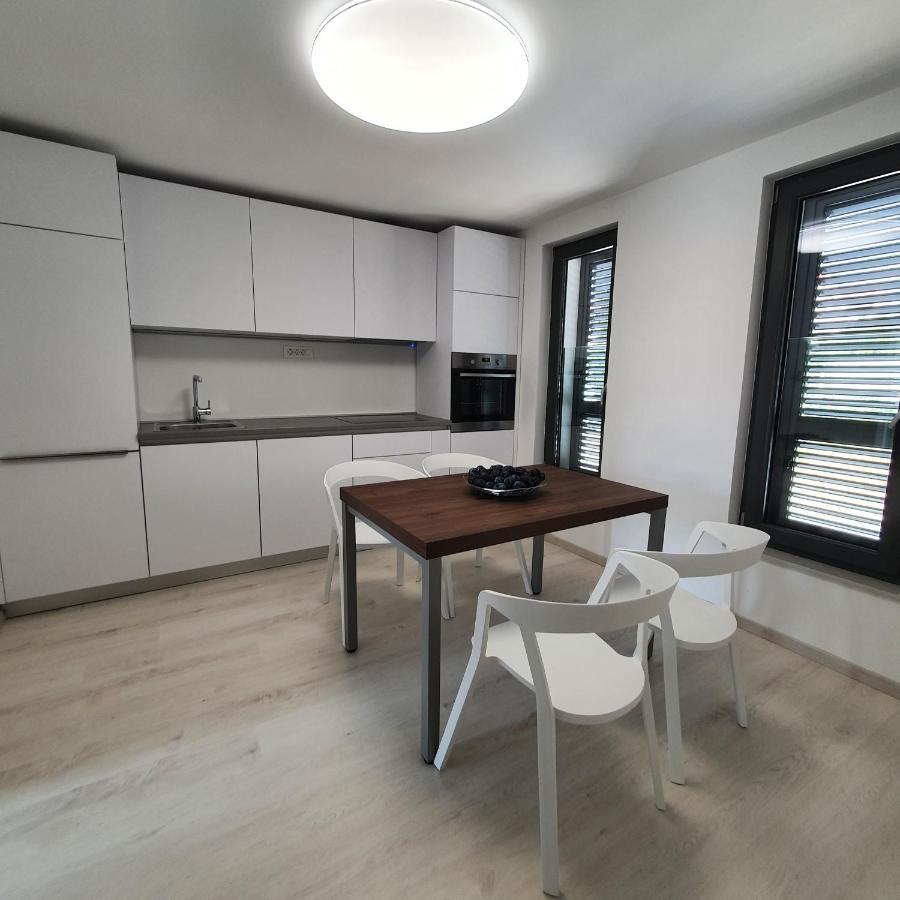 נובליה Villa Aquamarine Apartments מראה חיצוני תמונה