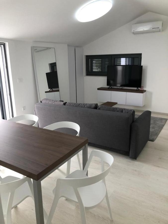 נובליה Villa Aquamarine Apartments מראה חיצוני תמונה