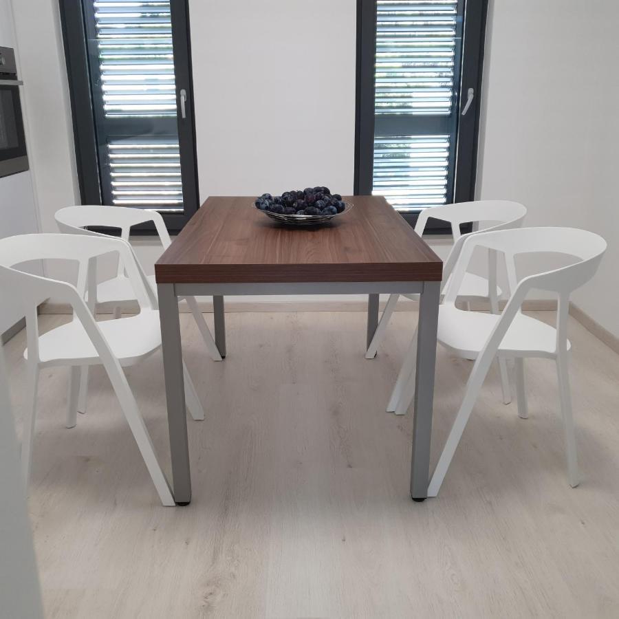 נובליה Villa Aquamarine Apartments מראה חיצוני תמונה