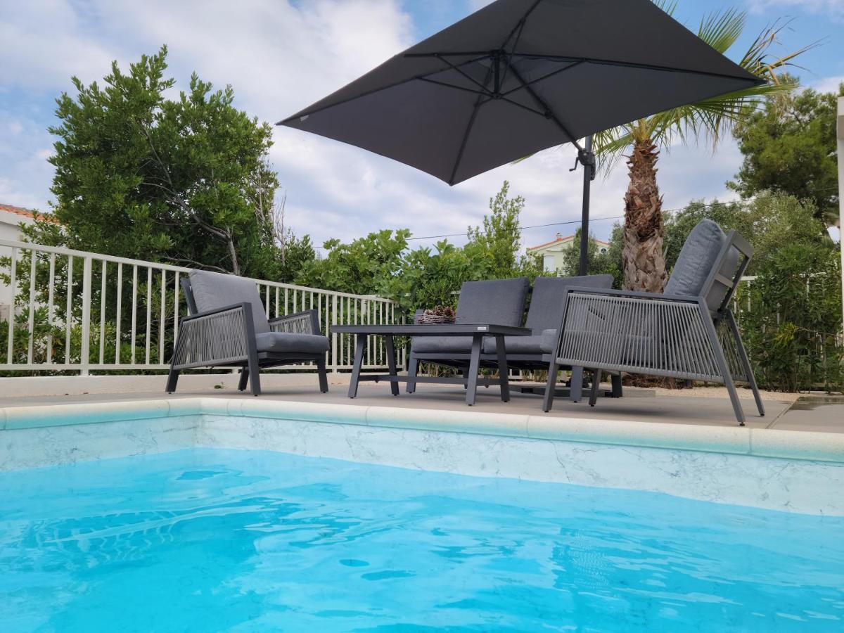 נובליה Villa Aquamarine Apartments מראה חיצוני תמונה